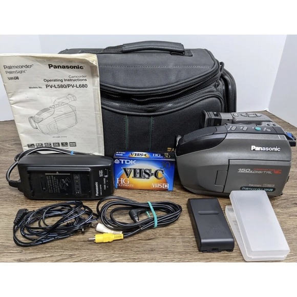 Panasonic PV-L580D Compact VHS/VHS-C Palmcorder 150x Digital Camcorder Bundle